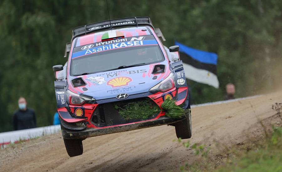WRC Estland: Tänak consolideert leiding, Neuville moet opgeven na uitstapje