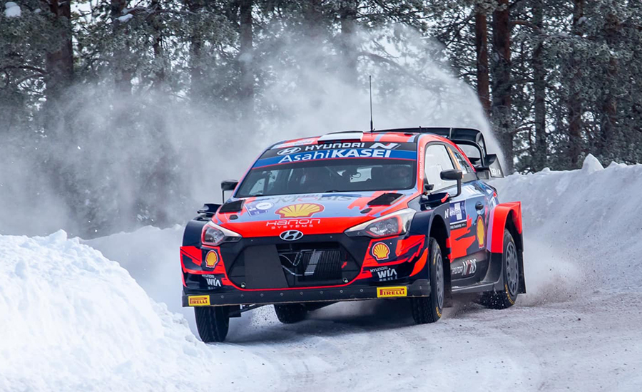 Ogier crasht terwijl Tänak controleert