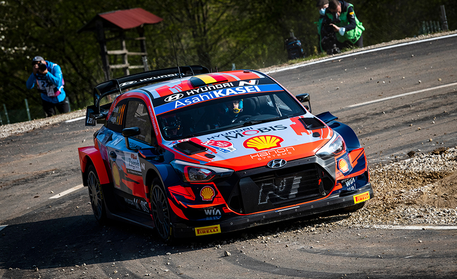 Neuville leider Croatia Rally, Rovanperä crasht hard