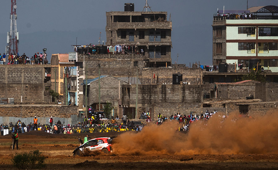 Ogier opent nipt snelste in WRC Safari Rally