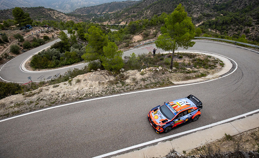 Neuville leider in WRC Rally van Spanje na Dag 1 Tanak crasht