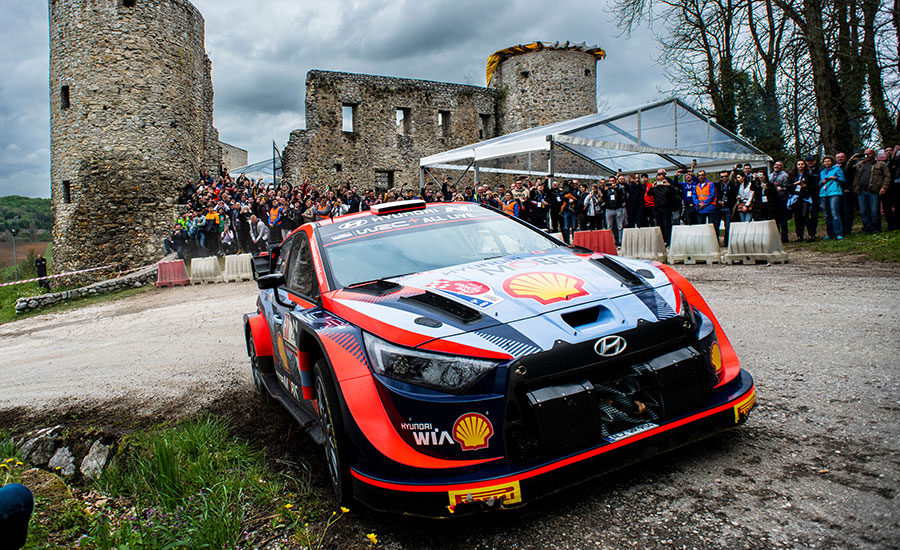 WRC Rally Kroatië: Tänak nadert na lekke band Rovanperä in dag 2