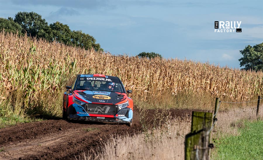 Van Deijne zesde in Hellendoorn Rally: "We krijgen de remmen niet onder controle"