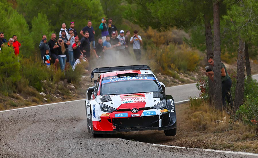 WRC Spanje: Ogier nipt leider voor Rovanperä na RallyRACC dag 1, Neuville derde
