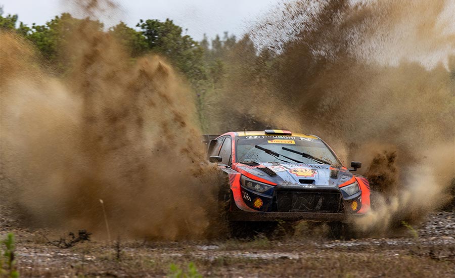 WRC Rally Italië: Neuville leider na zaterdag, Ogier crasht