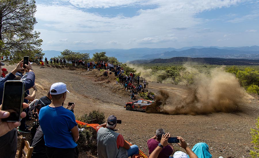 WRC Acropolis Rally - Neuville nipt leider na vrijdag voor Ogier