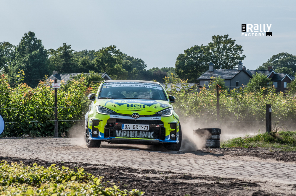 Twente Rally: Ereronde voor NL rallykampioenen Van Deijne (ONRK) en Vrielink (NRK)