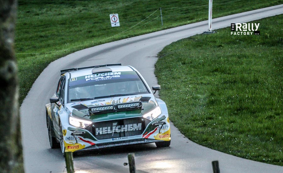 Vossen blijft overeind in spekgladde Zuiderzee Rally