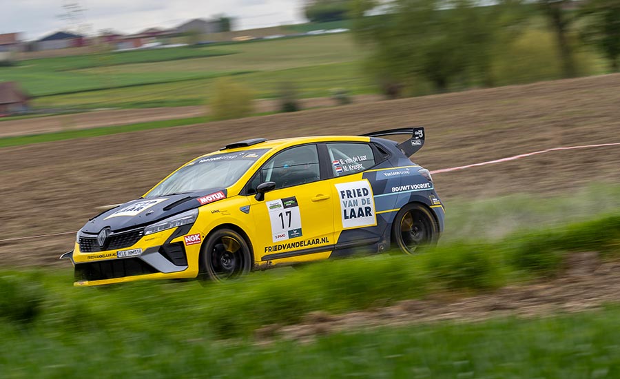 Van de Laar/Krieger en Ippen/Bierbooms winnen Clio Trophy NL in Monteberg Rally