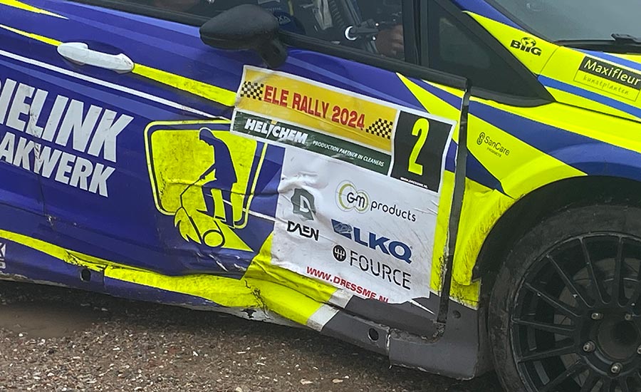 Schade aan de Ford Fiesta R5 van Yannick Vrielink, bij de start van de zaterdag. Schade aan de Ford Fiesta R5 van Yannick Vrielink, bij de start van de zaterdag.