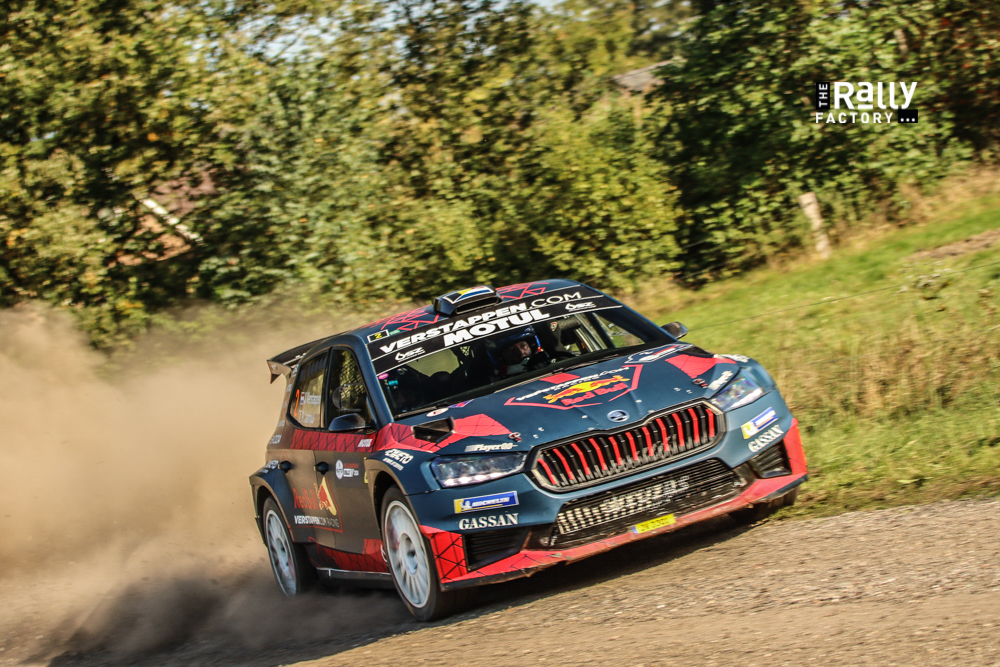 Winnaar Jos Verstappen in actie tijdens de Hellendoorn Rally van 2024