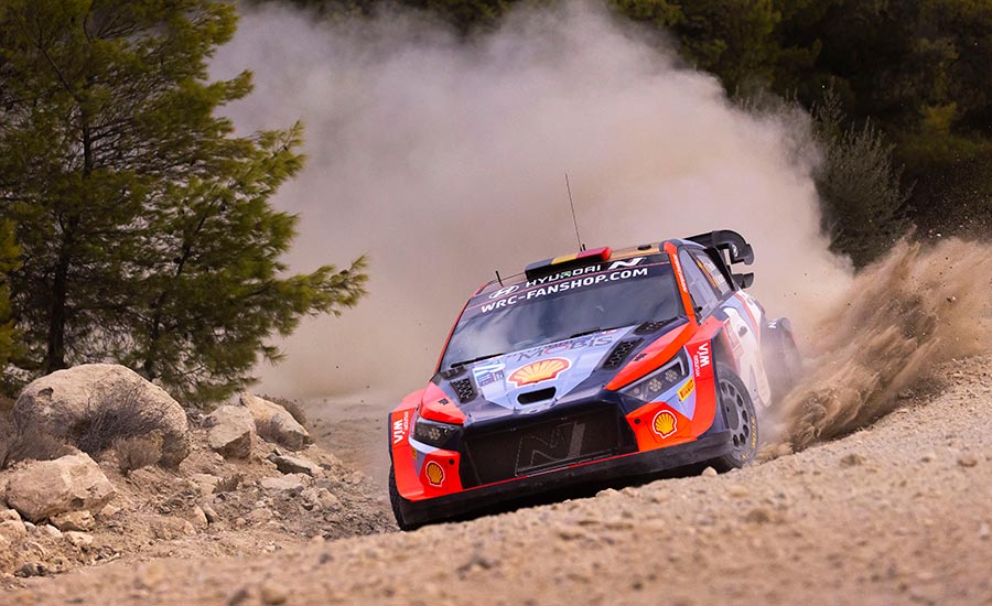 Neuville blijft uit de problemen en leidt WRC Acropolis Rally na dag 2