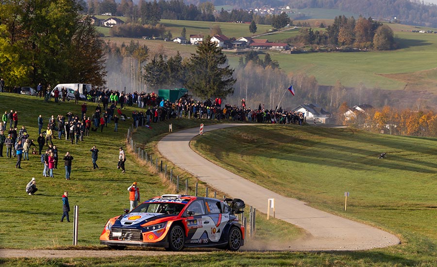 WRC: Tänak wint CER na crash Ogier, titelstrijd naar Japan