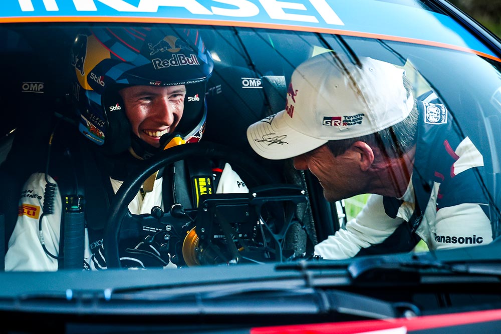 WRC Rally Japan winnaar Elfyn Evans met Sébastien Ogier (Toyota)