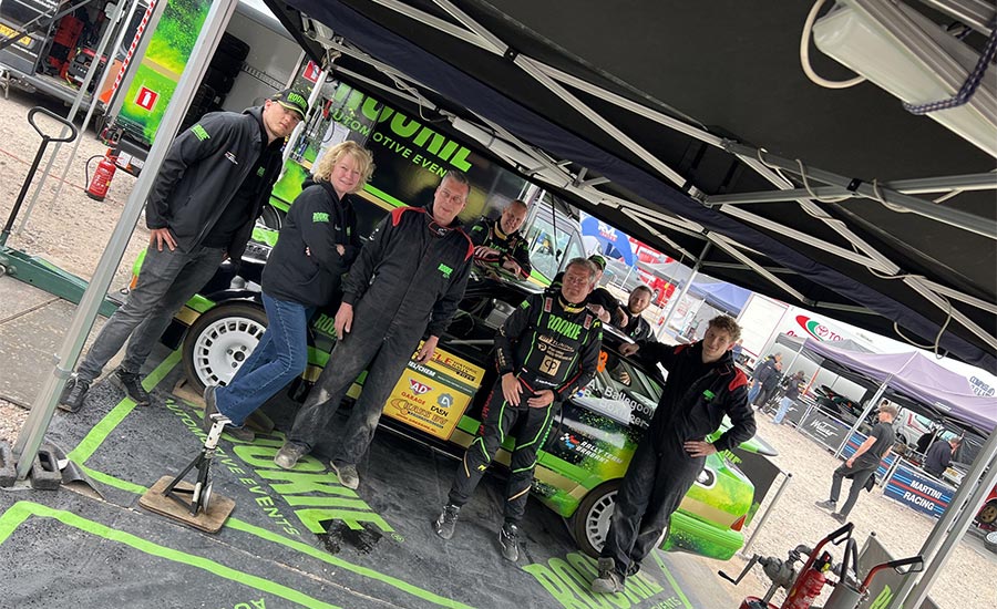 Van Ballegooijen en Van Boxmeer behalen knappe derde plaats in ELE Historic Rally 2025