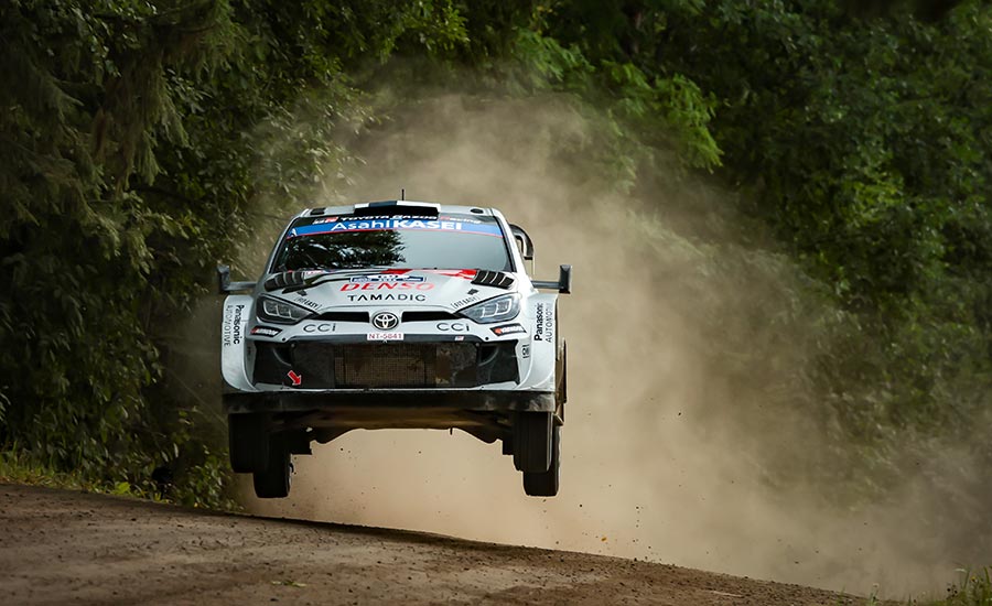 Rovanperä nipt leider voor Neuville na dag 2 in WRC Rally Finland