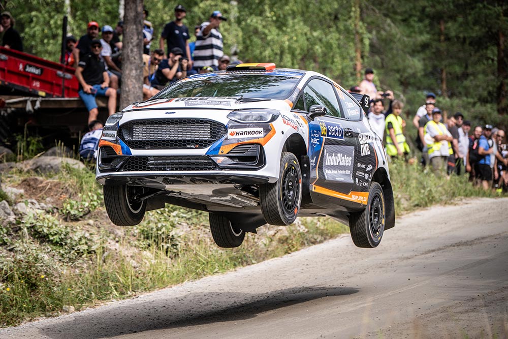 Thomas The Ginger One Martens in actie tijdens de JWRC WRC Rally van Finland 2025 Ford Fiesta Rally3
