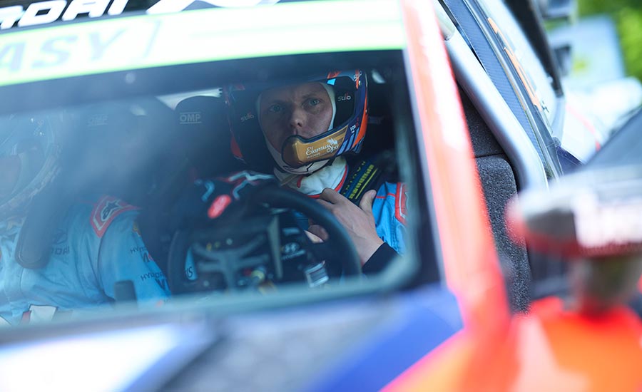 WRC Rally Finland: Tänak krijgt 5 min tijdstraf en voorwaardelijke aftrek van 35 WK-punten na raken official