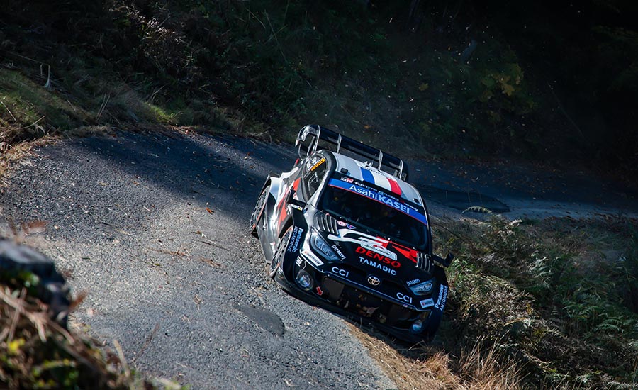 Ogier leidt nipt in Rally Japan na dag 3, Neuville opnieuw geplaagd door pech