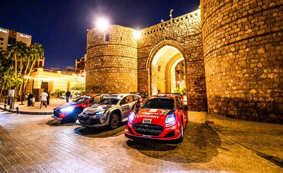 Titelclimax in de woestijn: Evans, Ogier en Rovanperä strijden om WRC-titel 2025