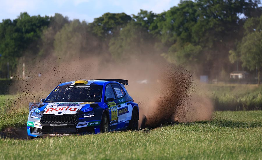 Veertien klassementsproeven in ELE Rally 2026, start/finishpodium op service