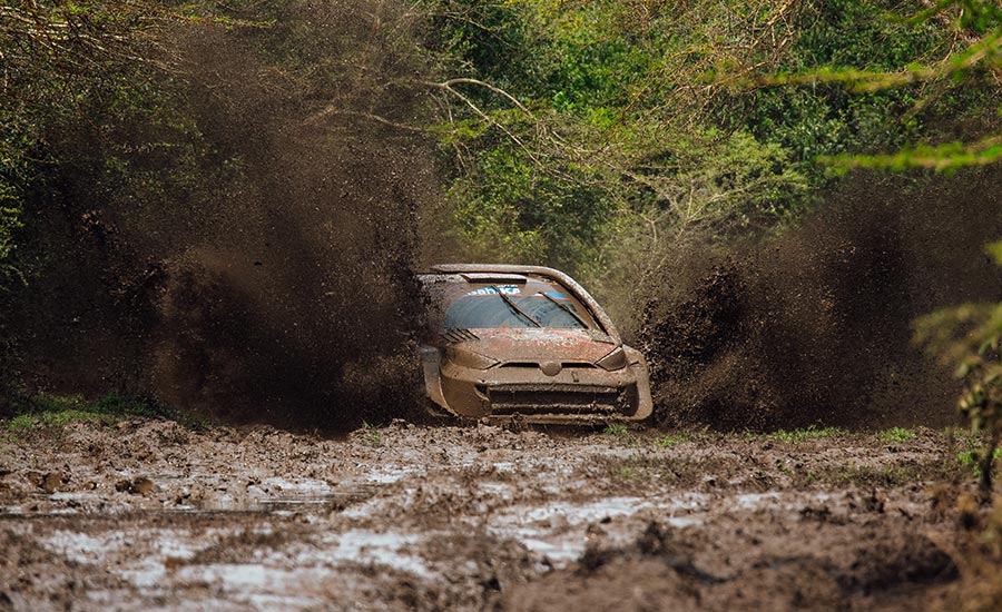 WRC Safari Rally: Katsuta leider nadat volledige top 3 uitvalt, drie lekke banden voor Neuville