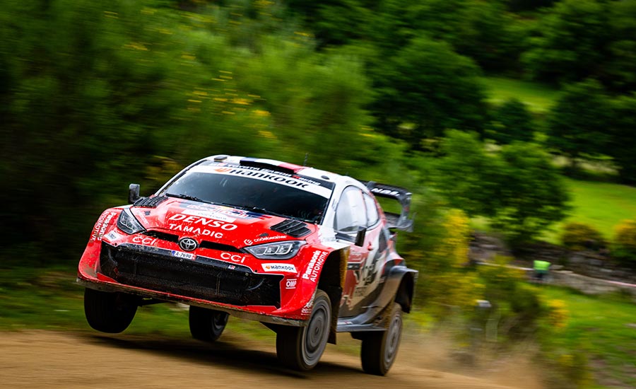 WRC Rally Portugal: Ogier maakt verschil in regen, Neuville tweede na dag 3
