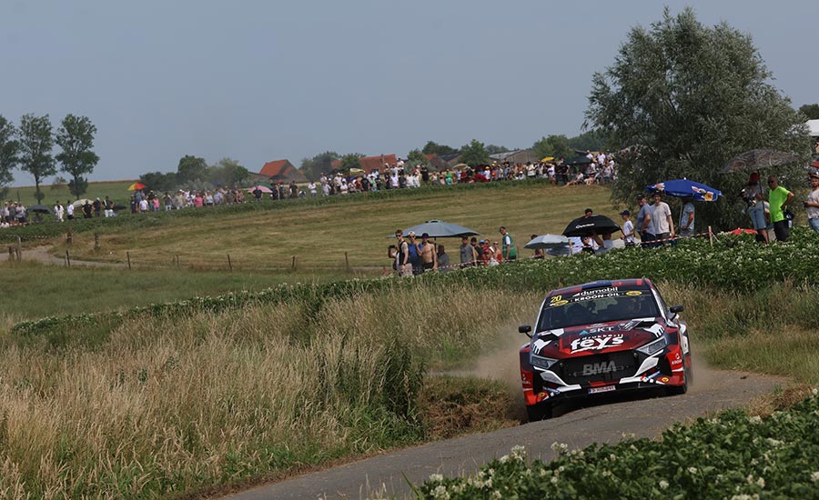 Paddon ongewilde leider na openingsdag Ypres Rally