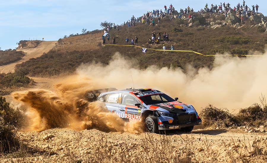 WRC Rally Italia Sardegna Sardinië Neuville grijpt leiding met 0,4s Solberg houdt druk op Evans